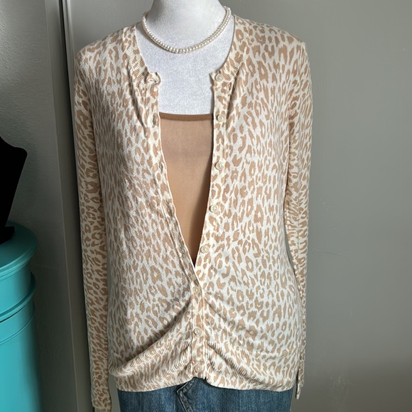 Gap Chic Women’s Lightweight Animal Print Button Up Layering Cardigan - Picture 1 of 5